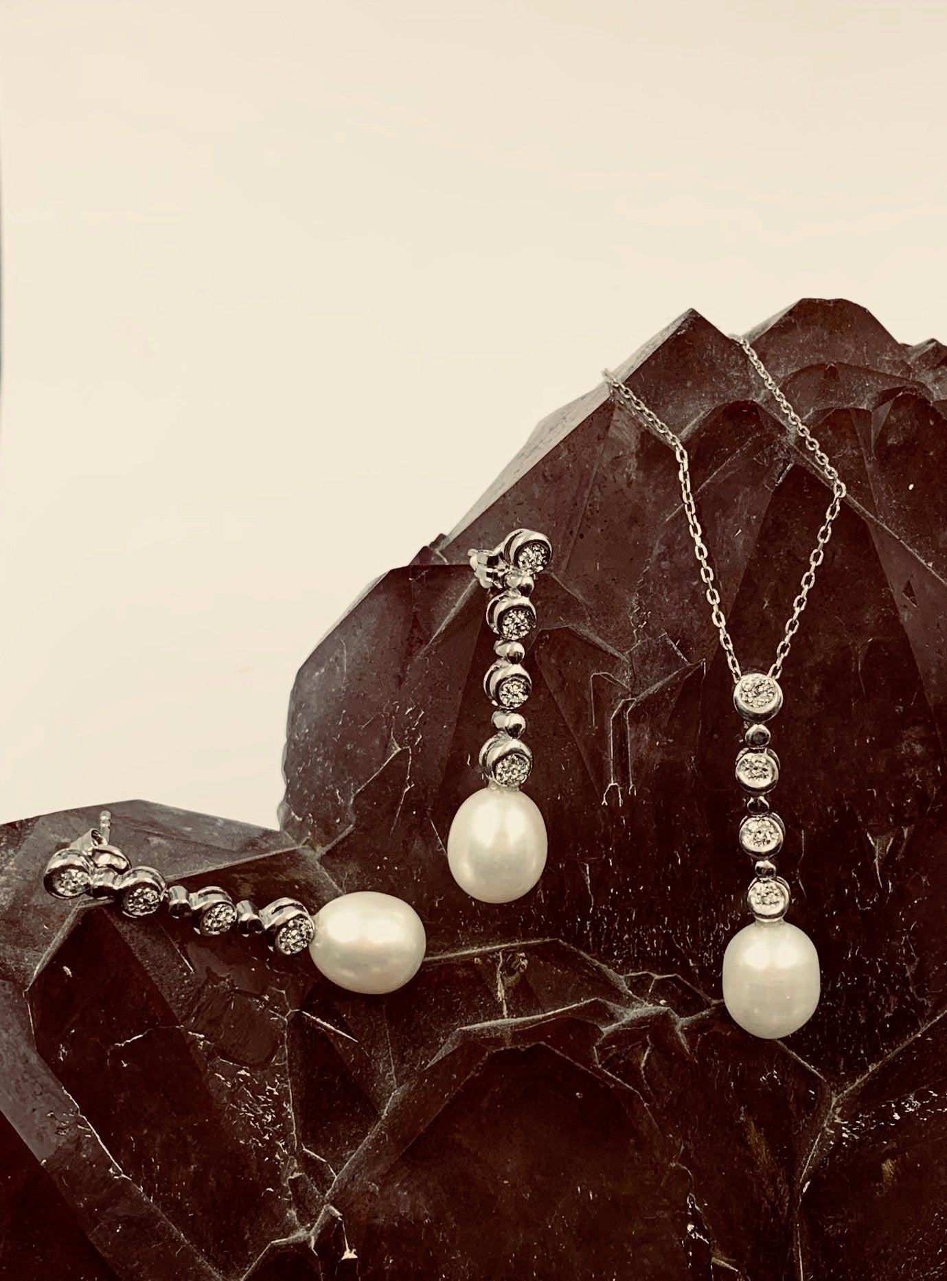 Conjunto plata, circonitas y perla cultivada